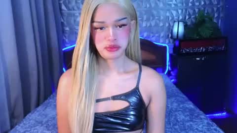 im your queen steffie online show from June 2026 05:44:01 PM