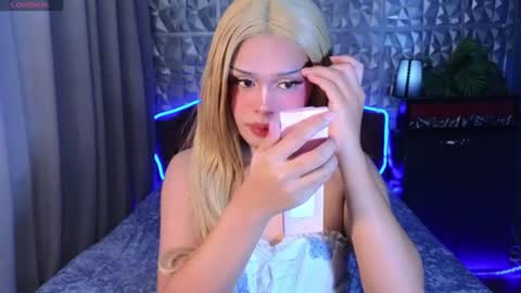 im your queen steffie online show from June 2026 12:52:01 PM