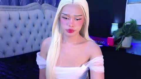 im your queen steffie online show from July 2026 02:12:01 PM
