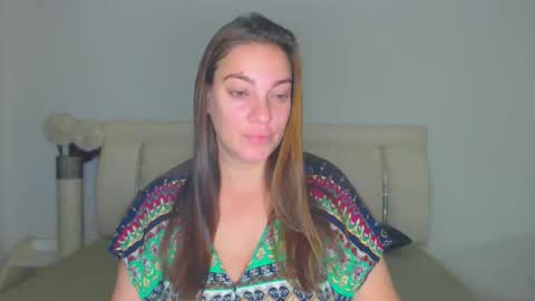 Khloe online show from November 2025 03:28:01 AM