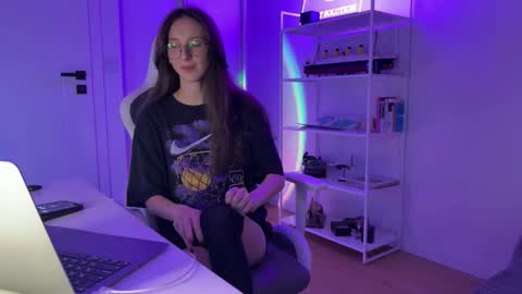 misslalii online show from September 2025 07:41:01 PM