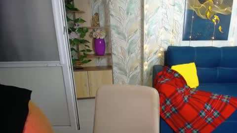 MissLaura online show from December 2025 07:05:01 AM