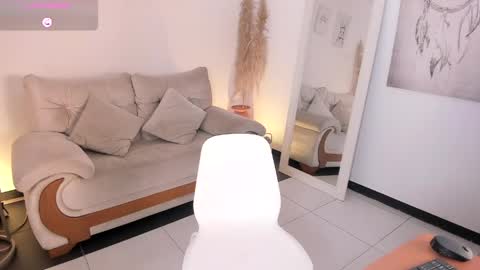 Linda  online show from April 2026 08:44:01 PM