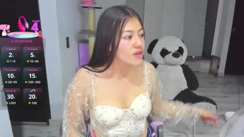 Snapshot of missloreen333 chatting on February 2026 02:21:01 AM Loren online show from February 2026 02:21:01 AM