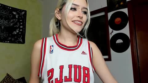 Snapshot of missluna27 chatting on February 2025 08:16:02 PM Miss Luna online show from February 2025 08:16:02 PM