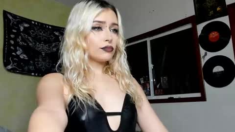 Snapshot of missluna27 chatting on March 2025 01:36:02 AM Miss Luna online show from March 2025 01:36:02 AM