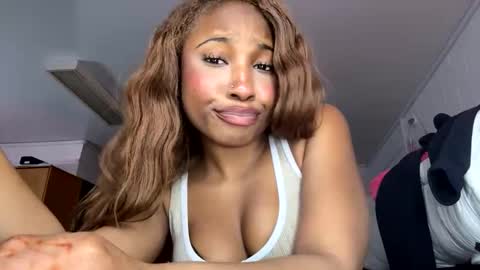 Snapshot of missmarimac chatting on February 2026 10:52:01 PM missmarimac online show from February 2026 10:52:01 PM