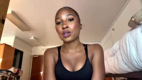 Snapshot of missmarimac chatting on May 2026 11:02:01 PM missmarimac online show from May 2026 11:02:01 PM