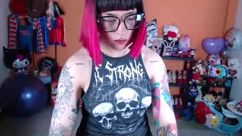 Miss Mia online show from November 2025 01:43:01 PM