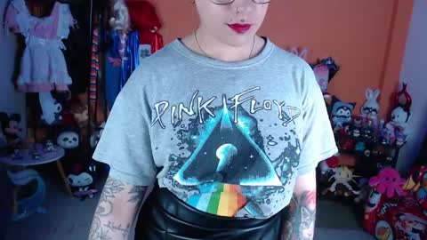 Miss Mia online show from May 2026 10:43:01 AM