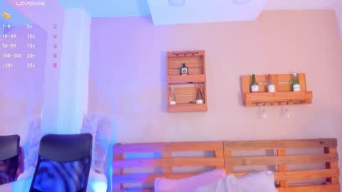 Mia  online show from November 2025 10:47:02 AM