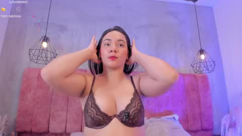 Mia  online show from May 2026 11:51:02 AM