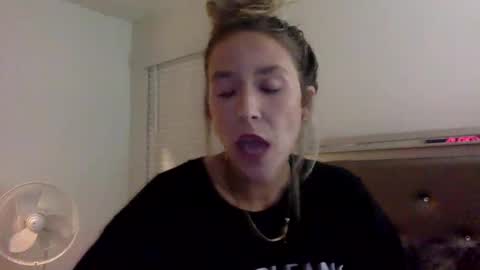 Snapshot of misss_alyssaaa chatting on May 2026 01:11:01 AM Alyssa online show from May 2026 01:11:01 AM