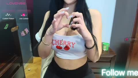Olivia FOLLOW ME TO GET   Thumb UP me please its important   online show from April 2026 08:30:02 AM