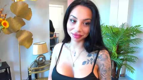 Snapshot of misssiennaa chatting on May 2026 06:11:02 AM Sienna online show from May 2026 06:11:02 AM
