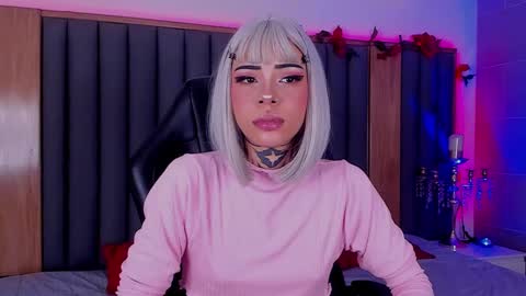 Snapshot of misstomie_ chatting on January 2025 02:53:02 PM Tomiehelp me get to 100 thumbs up online show from January 2025 02:53:02 PM