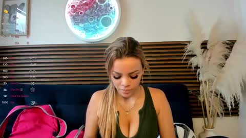 Snapshot of missvalery1 chatting on December 2024 08:18:01 PM missvalery1 online show from December 2024 08:18:01 PM