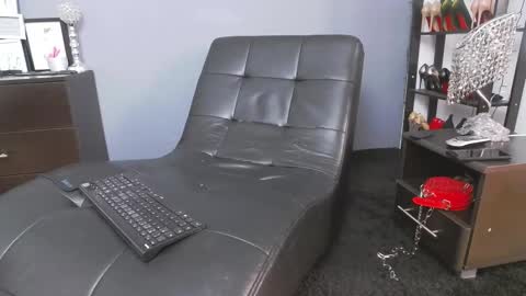 Snapshot of missvontease chatting on February 2025 07:59:02 AM Miss Von Tease online show from February 2025 07:59:02 AM