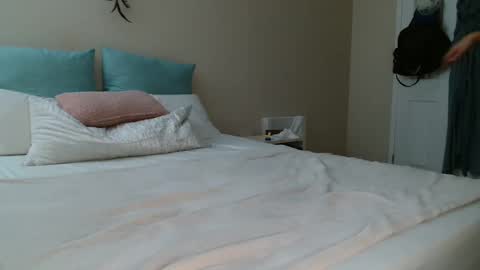 Monique  online show from February 2025 08:54:02 PM