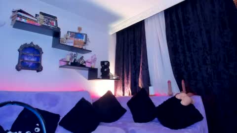 missyuliaslut online show from July 2026 07:43:01 AM