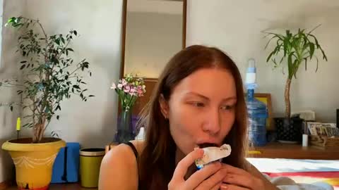 Snapshot of misszlataa chatting on September 2025 09:03:02 AM Zlata online show from September 2025 09:03:02 AM