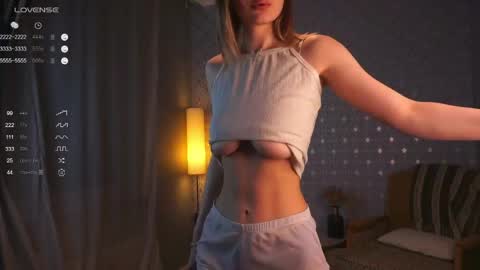 Mia online show from April 2026 07:19:01 PM