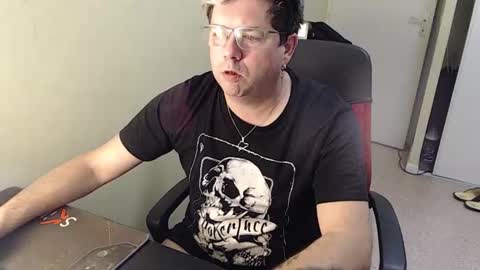 Snapshot of mistercoeur1 chatting on December 2024 04:40:01 PM mistercoeur online show from December 2024 04:40:01 PM