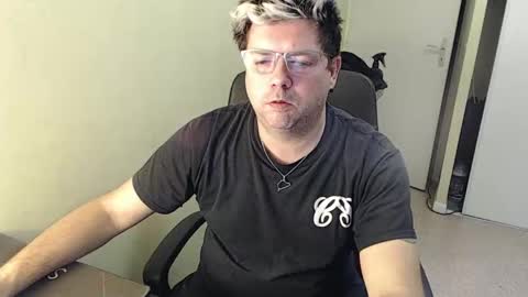 Snapshot of mistercoeur1 chatting on January 2025 05:39:02 PM mistercoeur online show from January 2025 05:39:02 PM