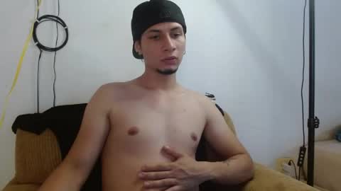 mistermike_69 online show from April 2026 09:53:02 PM