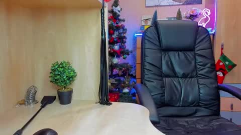 Snapshot of mistress_kristi chatting on January 2025 06:38:01 PM Mistress Kristi online show from January 2025 06:38:01 PM