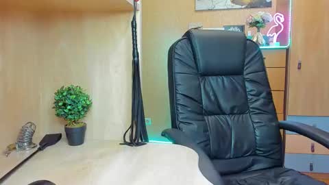 Snapshot of mistress_kristi chatting on January 2025 09:44:02 PM Mistress Kristi online show from January 2025 09:44:02 PM