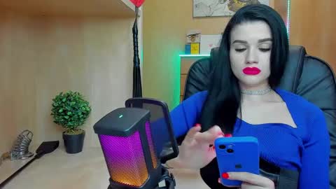 Snapshot of mistress_kristi chatting on January 2025 06:39:01 PM Mistress Kristi online show from January 2025 06:39:01 PM