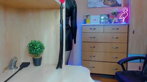 Snapshot of mistress_kristi chatting on February 2025 05:31:01 PM Mistress Kristi online show from February 2025 05:31:01 PM