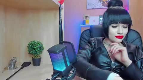 Snapshot of mistress_kristi chatting on February 2025 08:38:02 PM Mistress Kristi online show from February 2025 08:38:02 PM