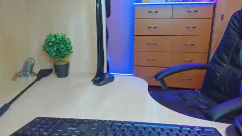 Snapshot of mistress_kristi chatting on March 2025 09:15:02 PM Mistress Kristi online show from March 2025 09:15:02 PM