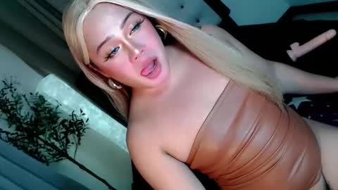 Snapshot of mistress_marta69 chatting on November 2025 12:04:01 PM mistress_marta69 online show from November 2025 12:04:01 PM