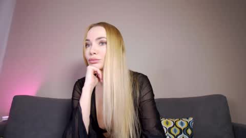 Snapshot of mistress_milana chatting on February 2025 10:44:02 AM Milana online show from February 2025 10:44:02 AM