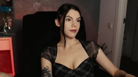 Snapshot of mistress_rochelle chatting on February 2025 05:57:02 PM Miss Rochelle online show from February 2025 05:57:02 PM