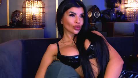 Snapshot of mistresselenia chatting on November 2025 03:00:02 PM Elenia online show from November 2025 03:00:02 PM