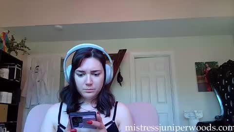 Snapshot of mistressjuniper chatting on November 2025 05:46:02 PM Mistress June online show from November 2025 05:46:02 PM