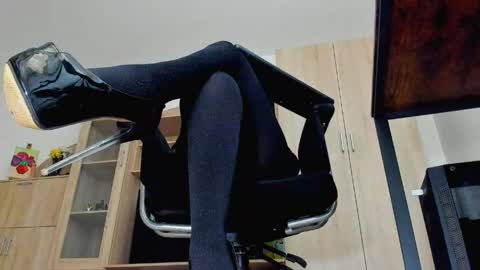 YourGoddessM online show from May 2026 01:08:02 PM