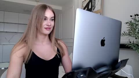 mistressuniverse online show from April 2026 09:15:01 AM