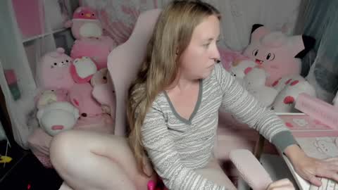 Snapshot of mistymystic chatting on December 2024 01:26:02 AM Misty online show from December 2024 01:26:02 AM