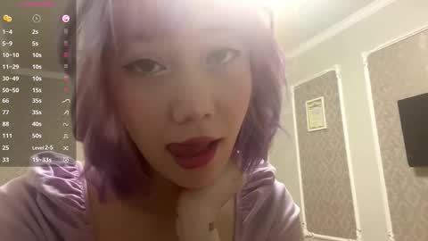 Mila online show from October 2025 01:33:02 PM