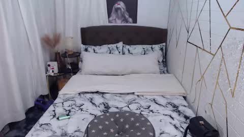 Snapshot of mitzihakku chatting on October 2025 10:16:01 AM Nicahontas online show from October 2025 10:16:01 AM