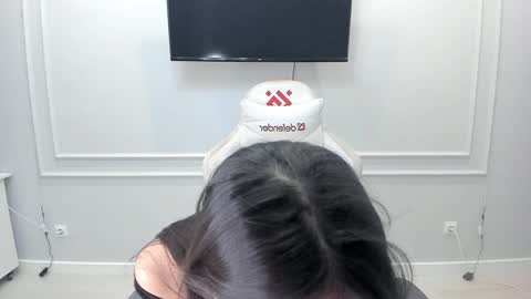   MIa   online show from December 2024 05:36:02 PM