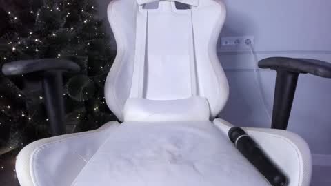   MIa   online show from December 2024 02:42:02 PM