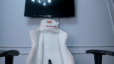   MIa   online show from February 2025 06:03:01 PM