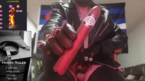 SMOKINsnakeEYEZ online show from May 2026 11:31:01 PM