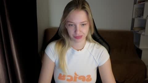 Lili online show from December 2024 04:44:02 AM